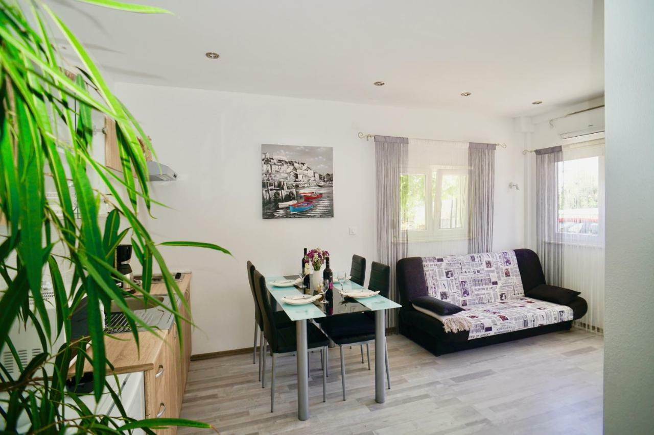 Apartments Bruna Trogir Exterior foto