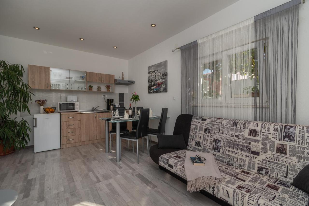 Apartments Bruna Trogir Exterior foto