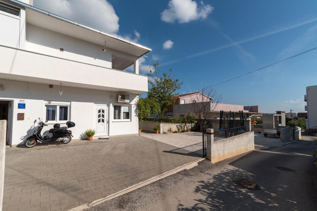 Apartments Bruna Trogir Exterior foto